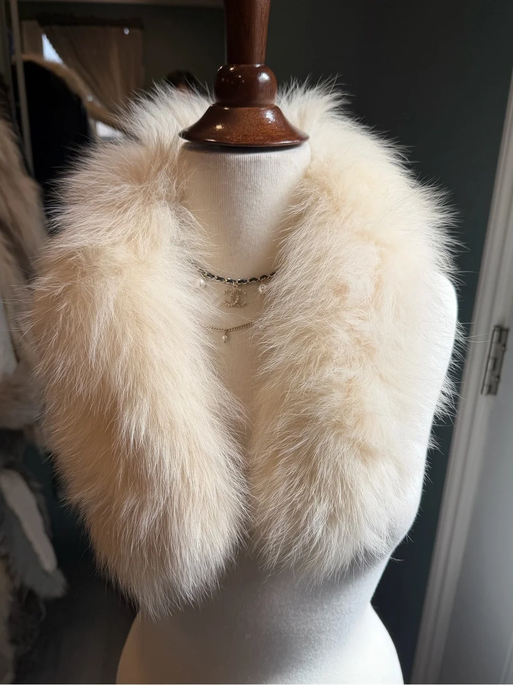 Vintage Ivory Fox Fur Collar Wrap Shawl Stole Soft Winter Scarf